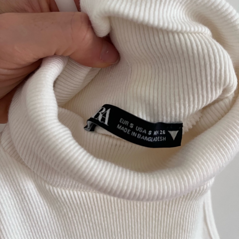 zara sleeveless turtleneck crop